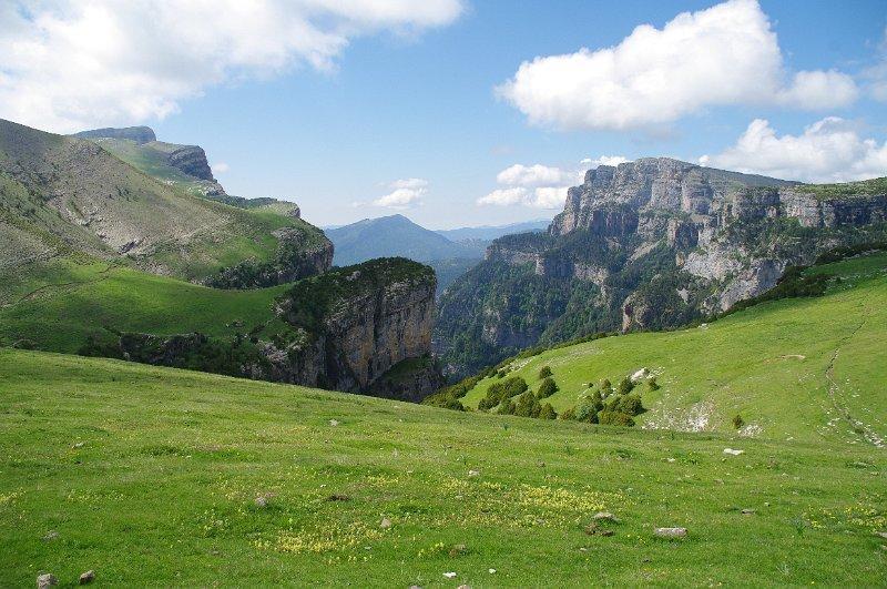 Bungalows Pena Montanesa อาอินซา ภายนอก รูปภาพ