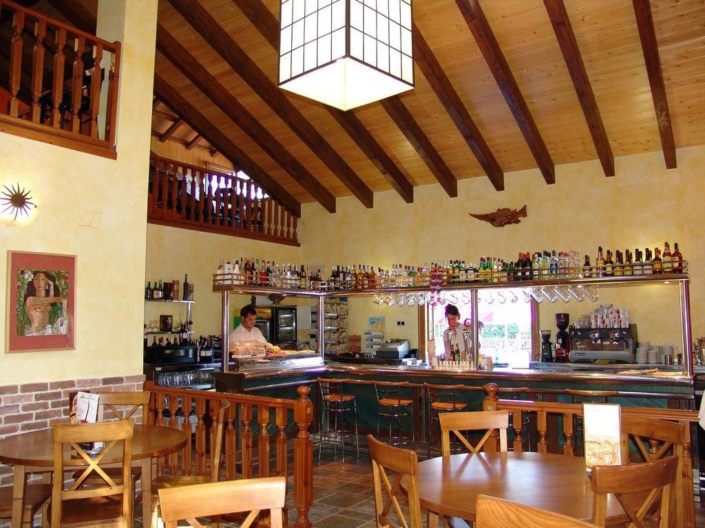 Bungalows Pena Montanesa อาอินซา ภายนอก รูปภาพ