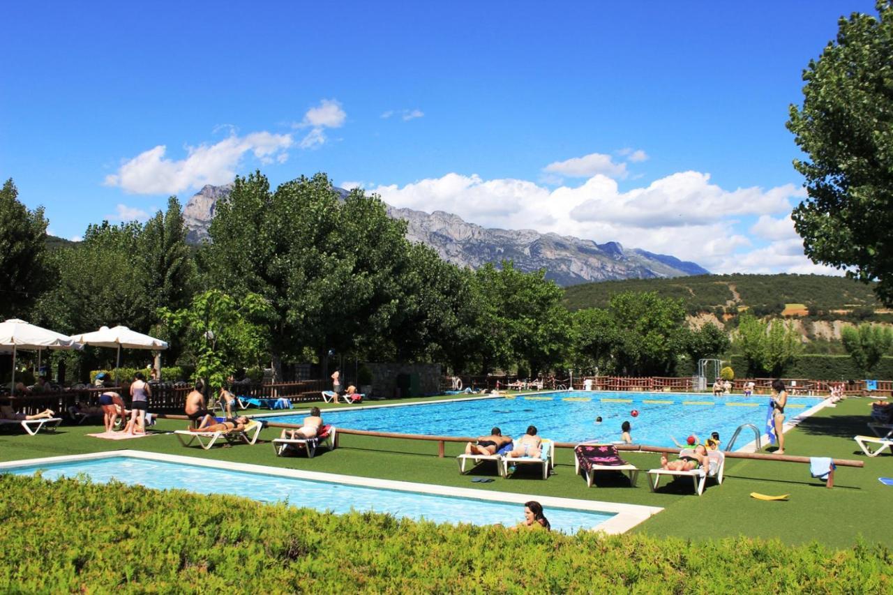 Bungalows Pena Montanesa อาอินซา ภายนอก รูปภาพ