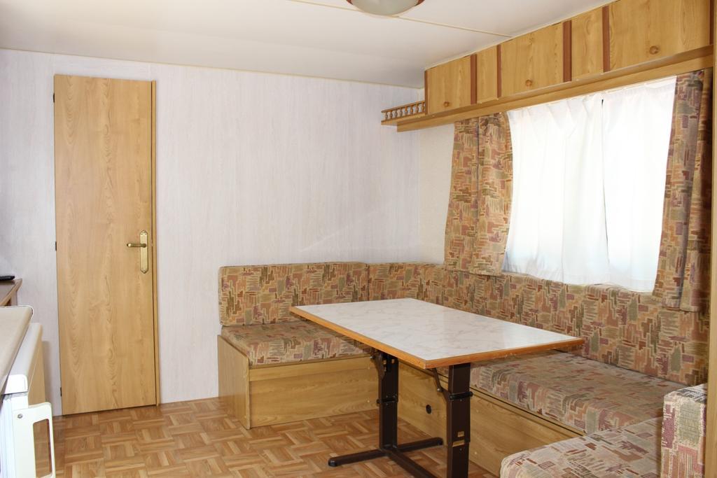 Bungalows Pena Montanesa อาอินซา ห้อง รูปภาพ