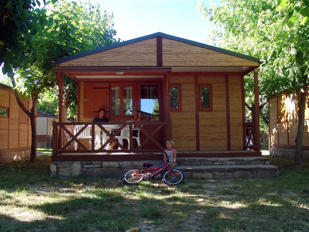 Bungalows Pena Montanesa อาอินซา ห้อง รูปภาพ