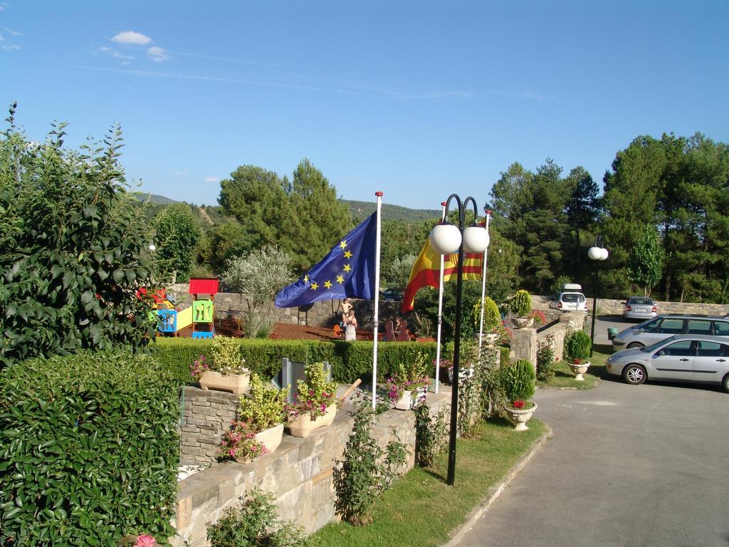 Bungalows Pena Montanesa อาอินซา ภายนอก รูปภาพ